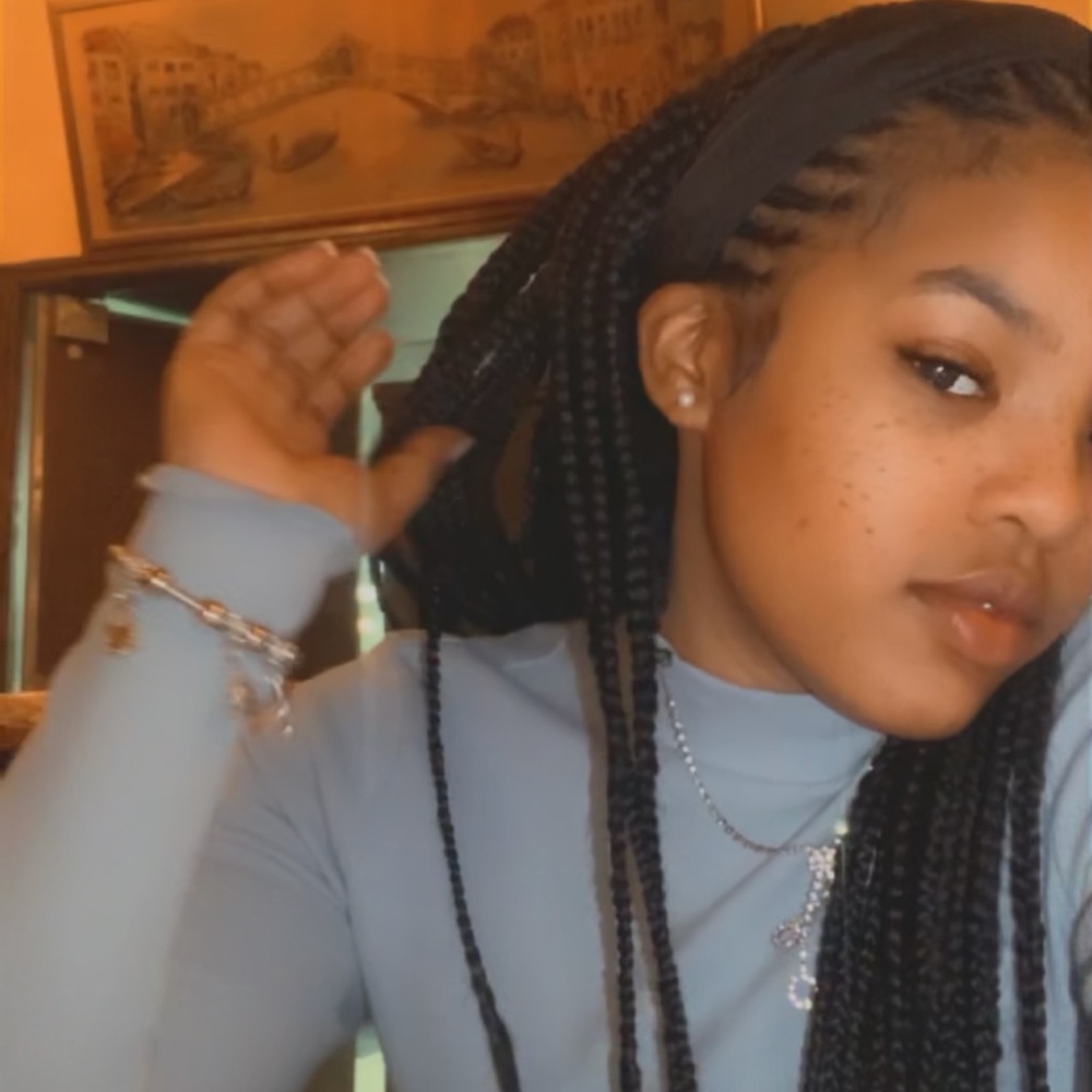 Meet your Posher, Delani